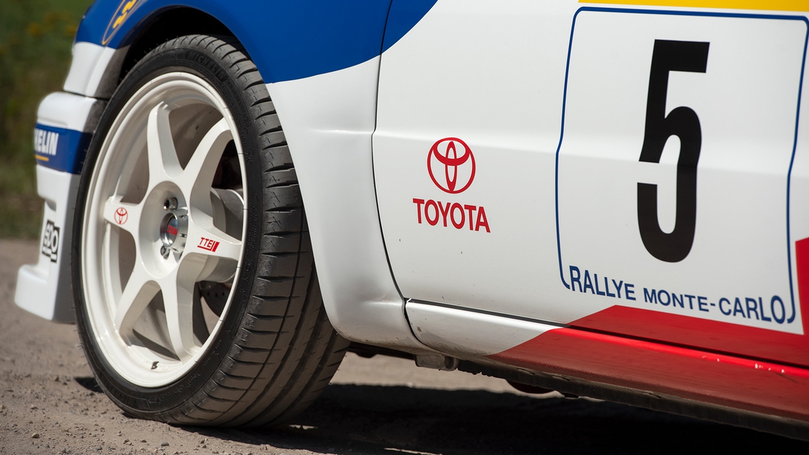 Toyota-Corolla-WRC-replica-exterieur-voorwiel.jpg